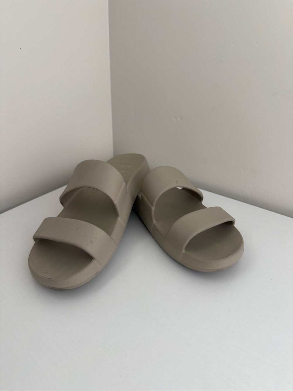 Billabong Taupe Slides
